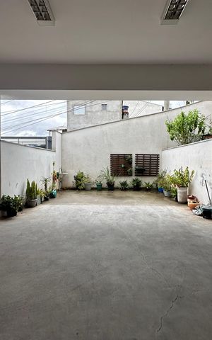 Casa à venda com 110m², 3 quartos e 2 vagas Casa à venda com 110m², 3 quartos e 2 vagasGaragem