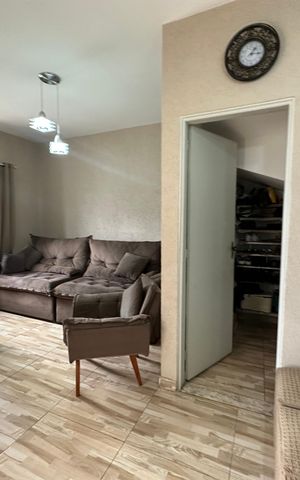 Casa à venda com 110m², 3 quartos e 2 vagas Casa à venda com 110m², 3 quartos e 2 vagasSala