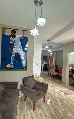 Casa à venda com 110m², 3 quartos e 2 vagas Casa à venda com 110m², 3 quartos e 2 vagasSala