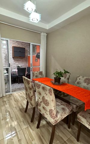Casa à venda com 110m², 3 quartos e 2 vagas Casa à venda com 110m², 3 quartos e 2 vagasSala