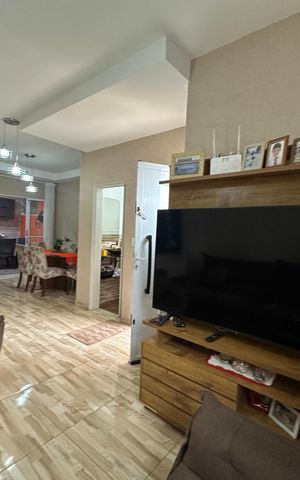 Casa à venda com 110m², 3 quartos e 2 vagas Casa à venda com 110m², 3 quartos e 2 vagasSala