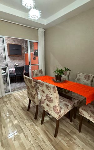 Casa à venda com 110m², 3 quartos e 2 vagas Casa à venda com 110m², 3 quartos e 2 vagasSala