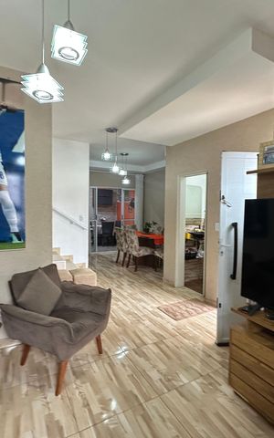 Casa à venda com 110m², 3 quartos e 2 vagas Casa à venda com 110m², 3 quartos e 2 vagasSala