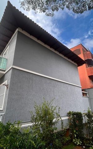 Casa de condomínio à venda com 151m², 2 quartos e 2 vagas Casa de condomínio à venda com 151m², 2 quartos e 2 vagasFachada