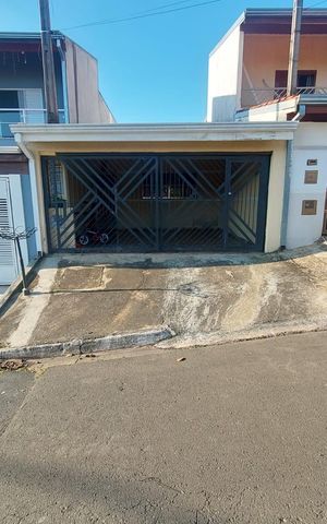 Casa à venda com 125m², 2 quartos e 2 vagasFachada