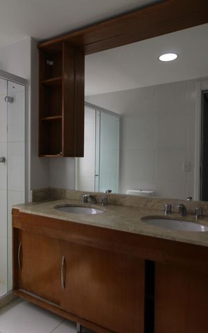 Apartamento à venda com 169m², 4 quartos e 2 vagasBanheiro da Suíte 2