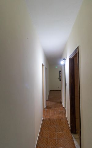 Casa à venda com 250m², 3 quartos e 1 vaga Casa à venda com 250m², 3 quartos e 1 vagaCorredor