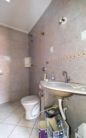 Casa à venda com 250m², 3 quartos e 1 vaga Casa à venda com 250m², 3 quartos e 1 vagaBanheiro