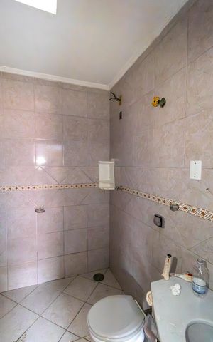 Casa à venda com 250m², 3 quartos e 1 vaga Casa à venda com 250m², 3 quartos e 1 vagaBanheiro
