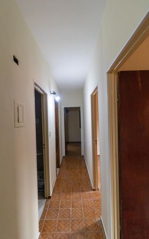 Casa à venda com 250m², 3 quartos e 1 vaga Casa à venda com 250m², 3 quartos e 1 vagaCorredor
