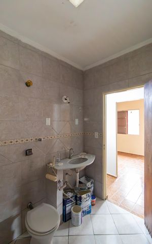 Casa à venda com 250m², 3 quartos e 1 vaga Casa à venda com 250m², 3 quartos e 1 vagaBanheiro