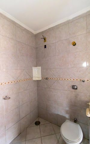 Casa à venda com 250m², 3 quartos e 1 vaga Casa à venda com 250m², 3 quartos e 1 vagaBanheiro