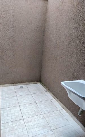 Casa de condomínio à venda com 94m², 3 quartos e 2 vagasÁrea de serviço