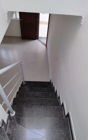 Casa de condomínio à venda com 94m², 3 quartos e 2 vagasEscada