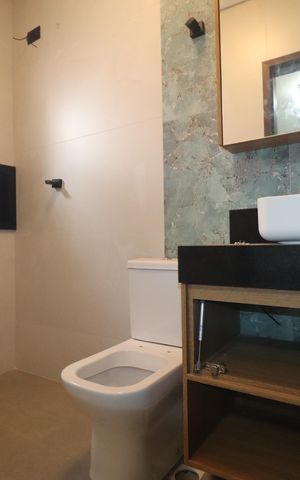 Casa à venda com 210m², 3 quartos e 3 vagasBanheiro Quarto 2 suíte