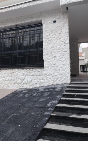 Casa à venda com 210m², 3 quartos e 3 vagasFachada Casa