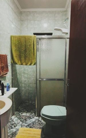 Casa à venda com 132m², 3 quartos e 3 vagas Casa à venda com 132m², 3 quartos e 3 vagasBanheiro social