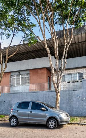 Casa à venda com 316m², 3 quartos e 2 vagas Casa à venda com 316m², 3 quartos e 2 vagasFachada