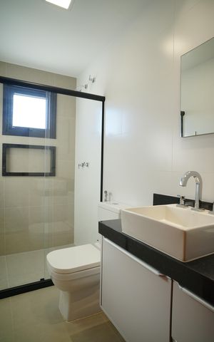 Casa de condomínio para alugar com 287m², 4 quartos e 2 vagas Casa de condomínio para alugar com 287m², 4 quartos e 2 vagasBanheiro do Quarto 2