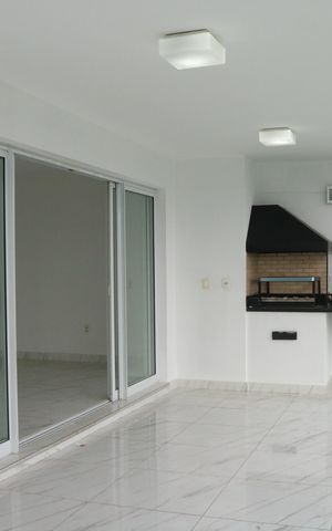 Apartamento à venda com 159m², 3 quartos e 2 vagasVaranda