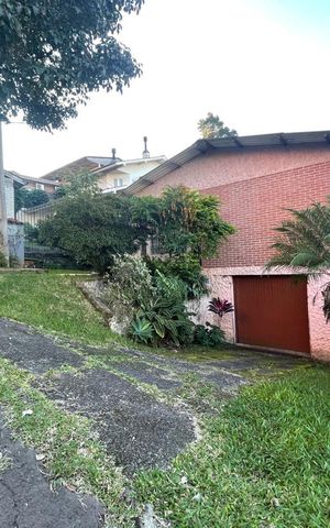 Casa à venda com 136m², 3 quartos e 2 vagas