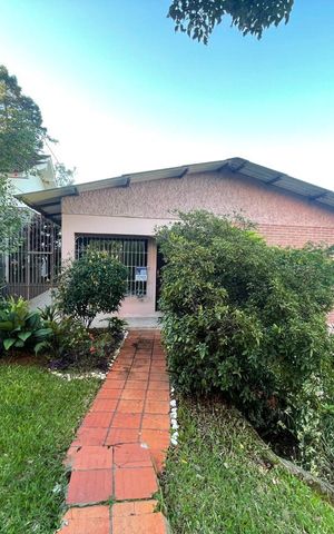 Casa à venda com 136m², 3 quartos e 2 vagas Casa à venda com 136m², 3 quartos e 2 vagasPlaca instalada em 16/06/2026 com o código VZOE-320