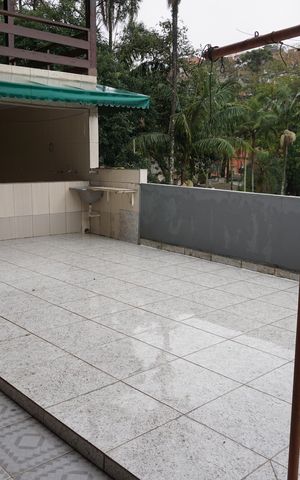 Casa para alugar com 220m², 4 quartos e 5 vagasQuintal