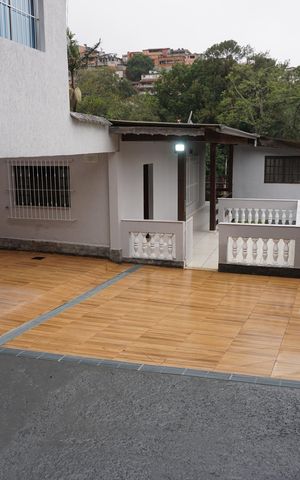 Casa para alugar com 220m², 4 quartos e 5 vagasGaragem