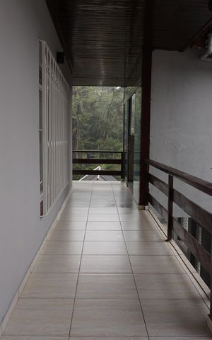 Casa para alugar com 220m², 4 quartos e 5 vagasCorredor
