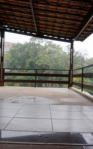 Casa para alugar com 220m², 4 quartos e 5 vagasVaranda
