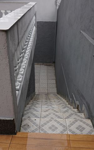 Casa para alugar com 220m², 4 quartos e 5 vagasEscada 2