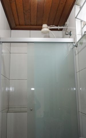 Casa para alugar com 220m², 4 quartos e 5 vagasBanheiro 2