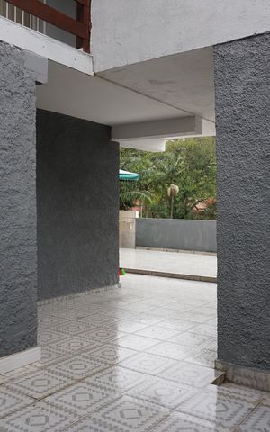 Casa para alugar com 220m², 4 quartos e 5 vagasQuintal