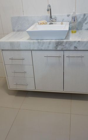 Casa para alugar com 220m², 4 quartos e 5 vagasBanheiro Social 1