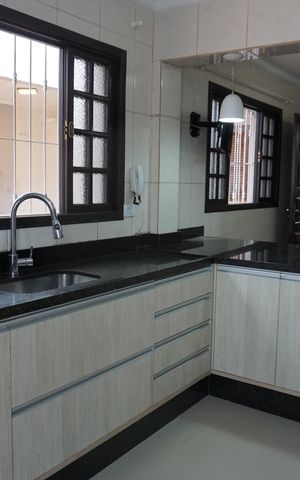 Casa para alugar com 220m², 4 quartos e 5 vagasCozinha