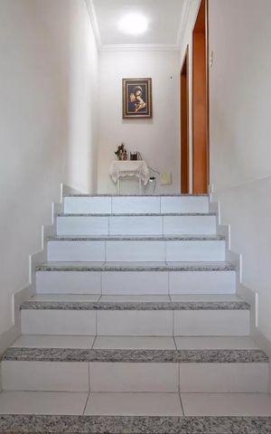 Apartamento à venda com 175m², 4 quartos e 2 vagas Apartamento à venda com 175m², 4 quartos e 2 vagasEscada