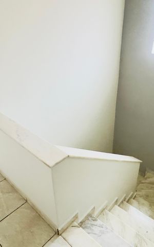 Casa para alugar com 195m², 3 quartos e 2 vagas Casa para alugar com 195m², 3 quartos e 2 vagasEscada