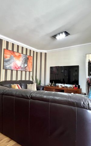 Apartamento à venda com 130m², 4 quartos e 2 vagas Apartamento à venda com 130m², 4 quartos e 2 vagasSala