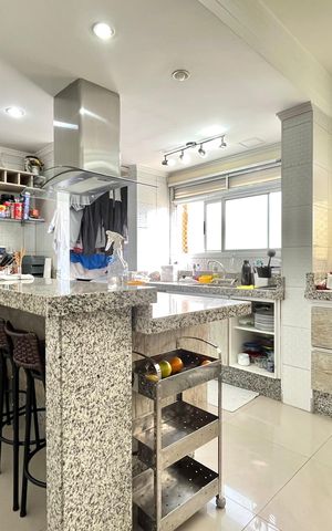 Apartamento à venda com 130m², 4 quartos e 2 vagas Apartamento à venda com 130m², 4 quartos e 2 vagasCozinha