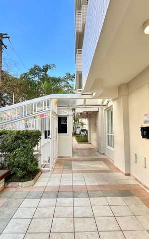 Apartamento à venda com 130m², 4 quartos e 2 vagas Apartamento à venda com 130m², 4 quartos e 2 vagasHall de entrada