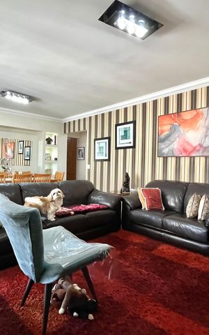 Apartamento à venda com 130m², 4 quartos e 2 vagas Apartamento à venda com 130m², 4 quartos e 2 vagasSala
