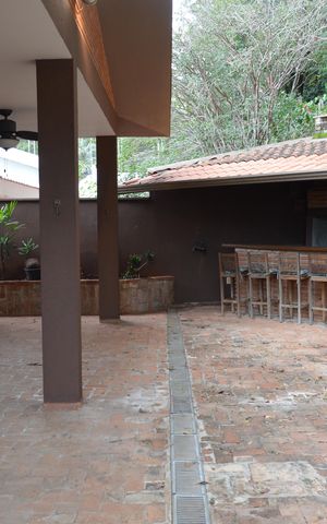 Casa de condomínio para alugar com 256m², 5 quartos e 4 vagasÁrea externa