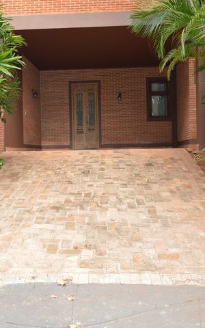 Casa de condomínio para alugar com 256m², 5 quartos e 4 vagasFachada 