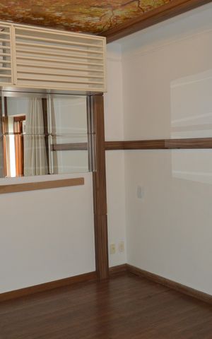 Casa de condomínio para alugar com 256m², 5 quartos e 4 vagasSuíte