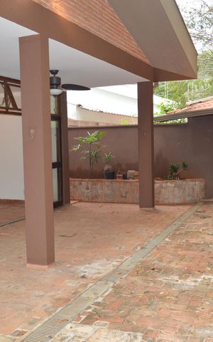 Casa de condomínio para alugar com 256m², 5 quartos e 4 vagasÁrea externa