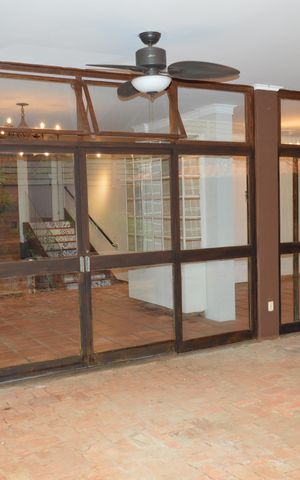 Casa de condomínio para alugar com 256m², 5 quartos e 4 vagasÁrea externa