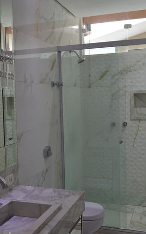 Casa de condomínio para alugar com 256m², 5 quartos e 4 vagasBanheiro da Suíte