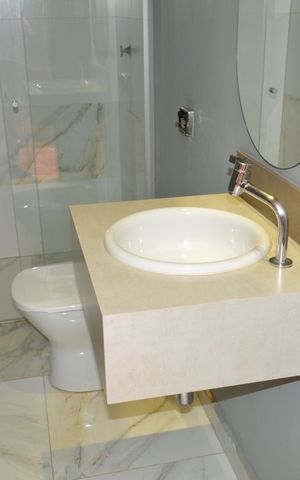 Casa de condomínio para alugar com 256m², 5 quartos e 4 vagasBanheiro de serviço