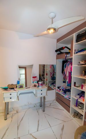 Casa à venda com 200m², 3 quartos e 1 vaga Casa à venda com 200m², 3 quartos e 1 vagaCloset