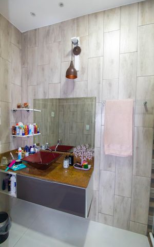 Casa à venda com 200m², 3 quartos e 1 vaga Casa à venda com 200m², 3 quartos e 1 vagaBanheiro da Suíte 1